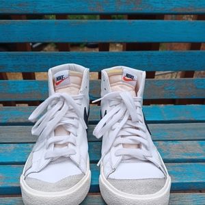 Nike high top blazers, 10 us, white/black